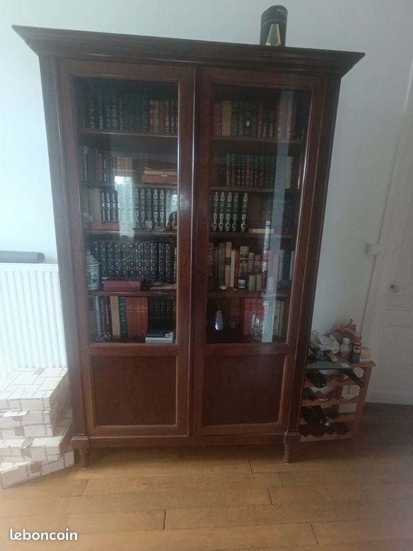 Bibliothèque ancienne (image 1)