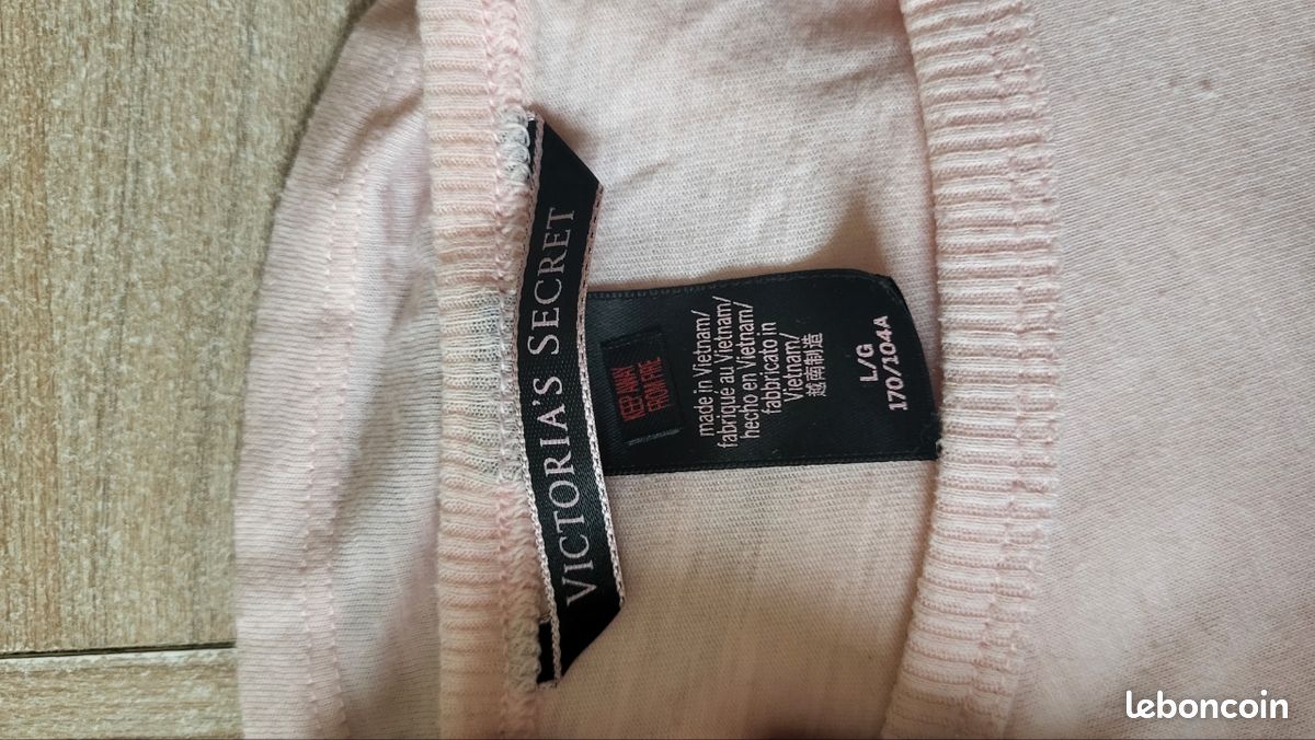 Tee-shirt À Manches Courtes Femme Perfect Col V Rose LEVIS Tee-shirt À Manches Courtes Femme Perfect Col V Rose LEVIS