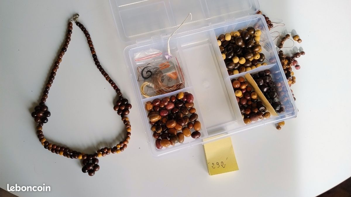 Lot De 1000 Perles Anciennes De Briare Jaunes Rondes Diam. 4-5mm - Occasion (fond De Stock)