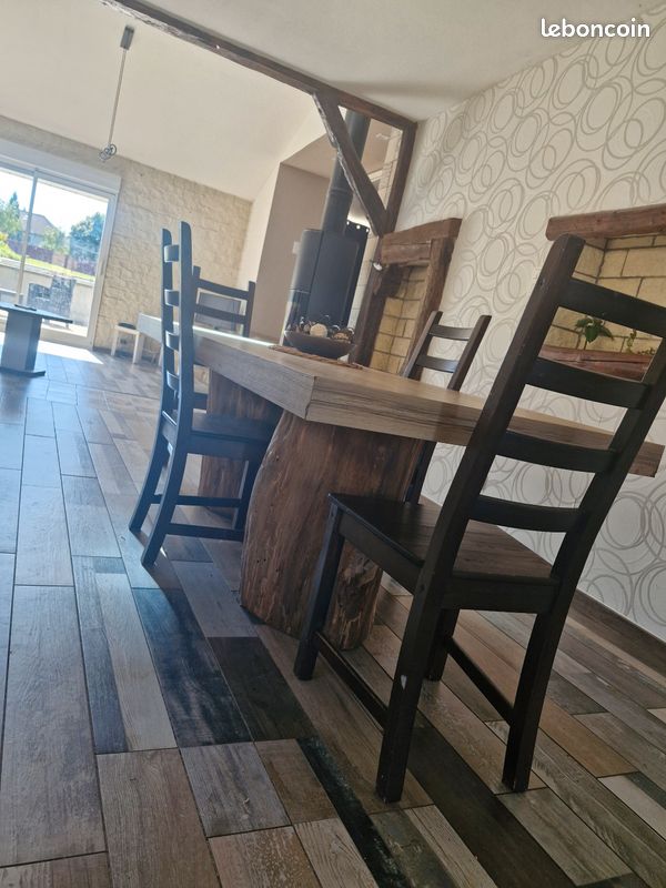 Table (image 1)