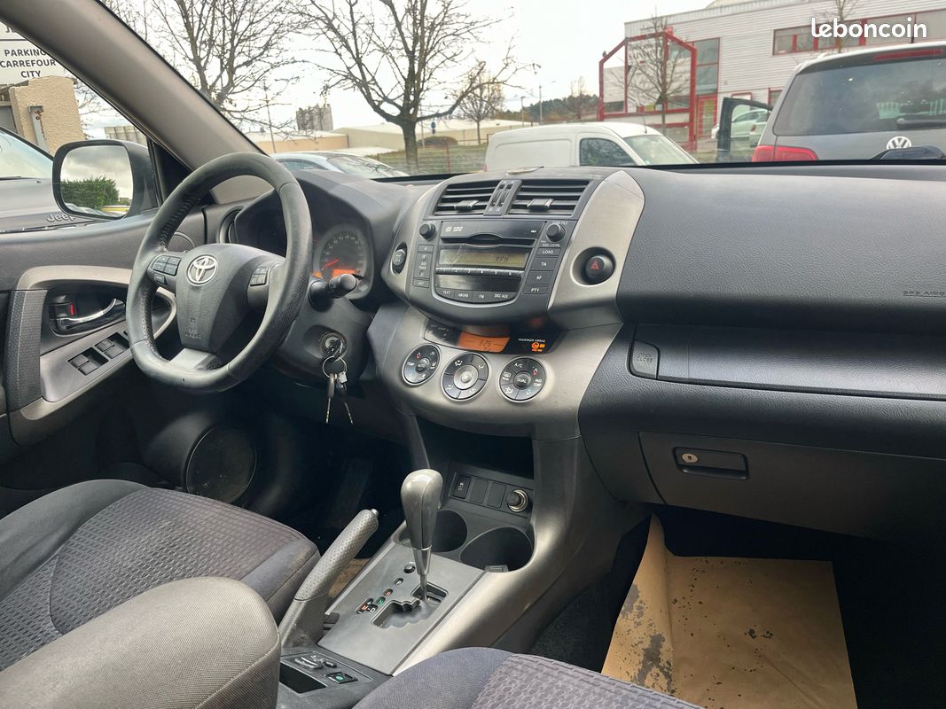 Toyota rav4 2.2 d-4d 150cv life 4wd bva (image 3)