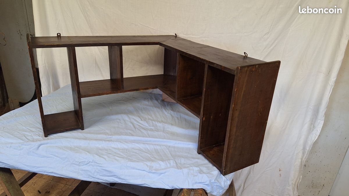 Ancienne etagere d angle en bois (image 1)