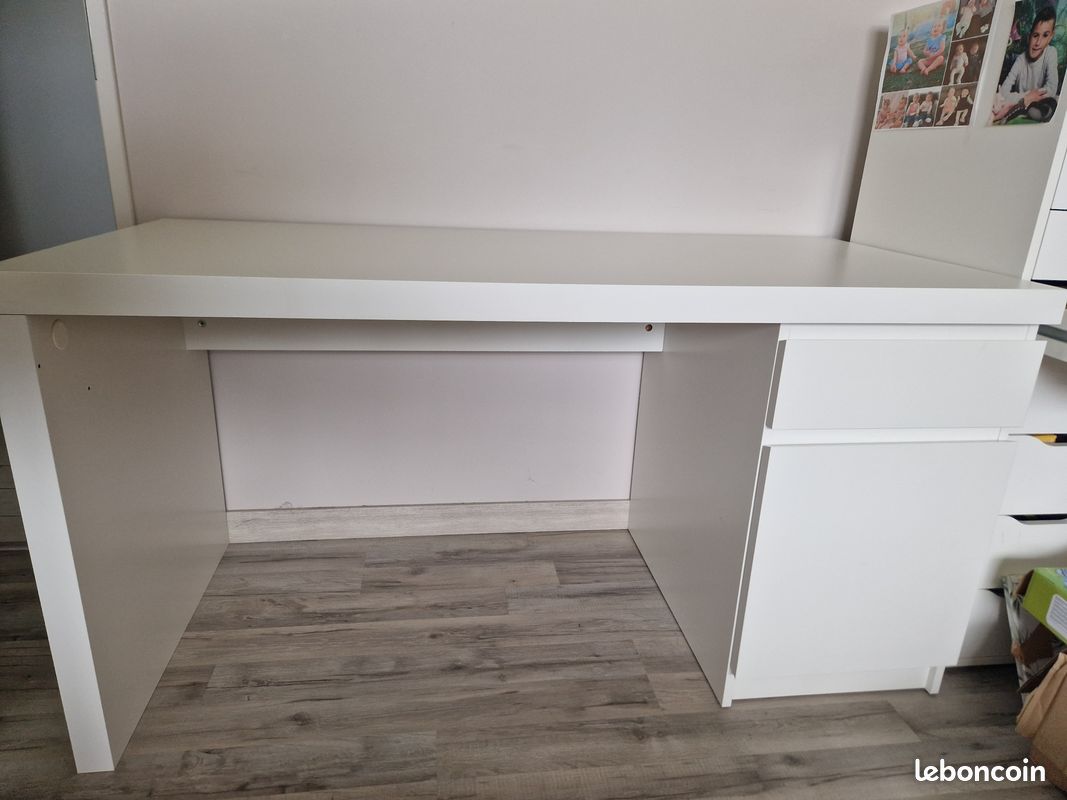 Bureau (image 1)