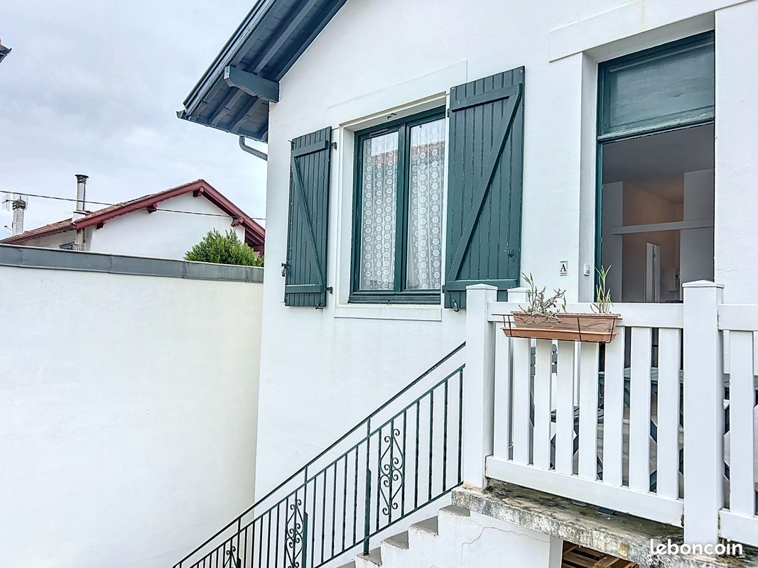 Location meublée étudiante Spacieux T2 avec extérieur Biarritz - Biarritz 64200 (image principale 0)