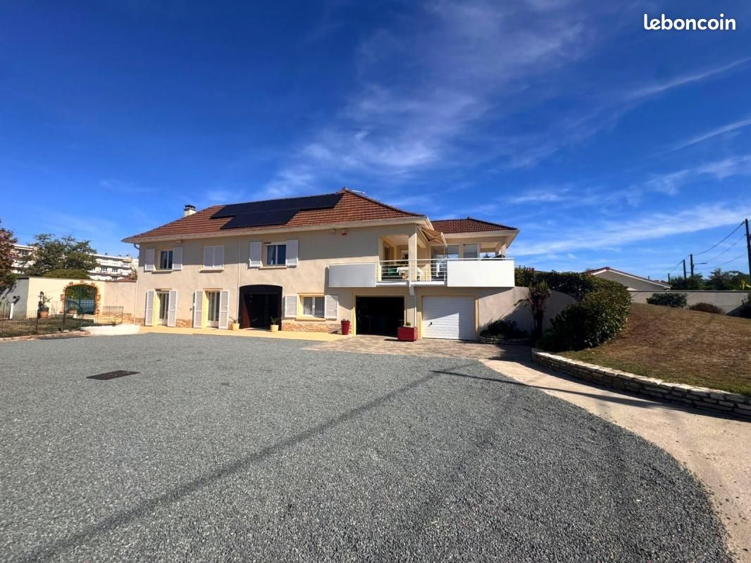 Maison 6 pièces 210 m² · à Roanne · 210 m² · 440 000 €
