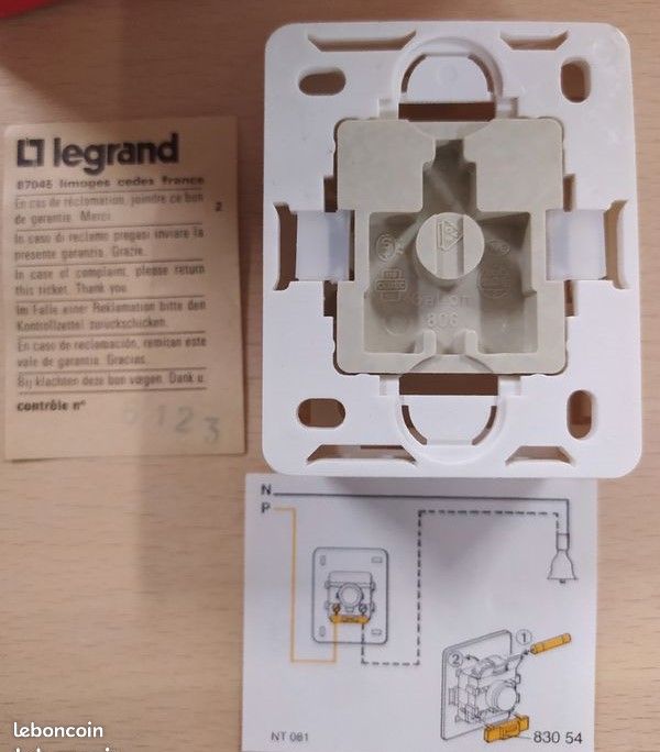 Interrupteur Poussoir Legrand Galion 83005 - Avec Voyant 230V - Neuf Sous Emballage