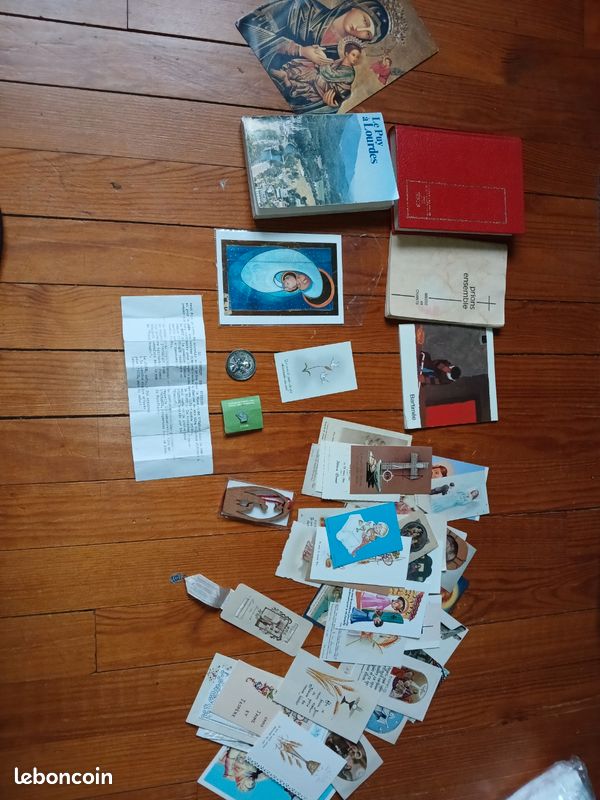 Lot articles religieux (image 1)