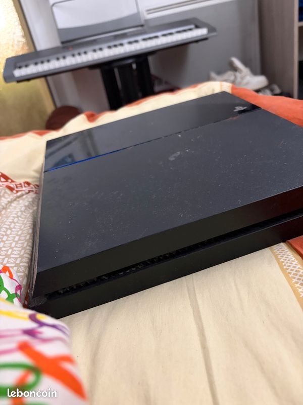PlayStation 4 (image 1)