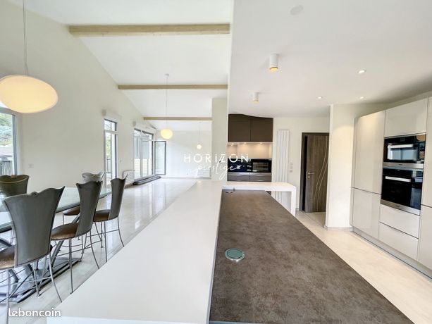 Appartement 6 pièces 212 m²