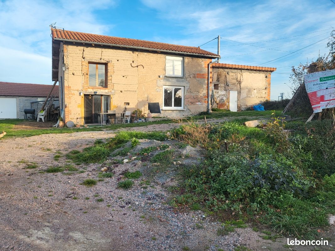 Maison 6 pièces 160 m² · à Chenay-le-Châtel · 160 m² · 70 000 €