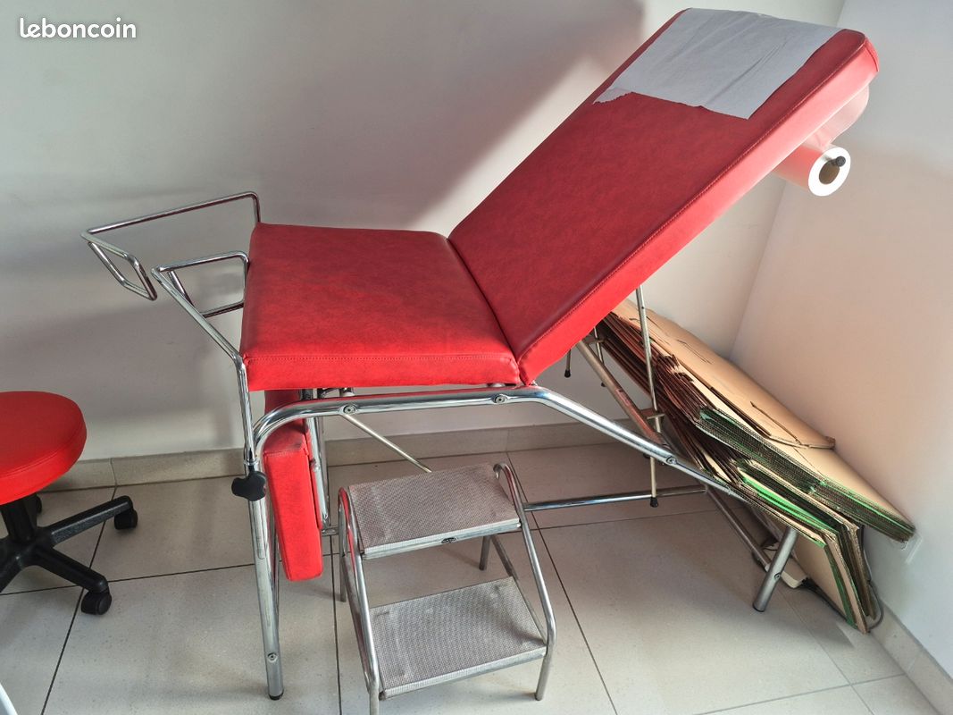 Table d’examen medical gynecologique (image 1)