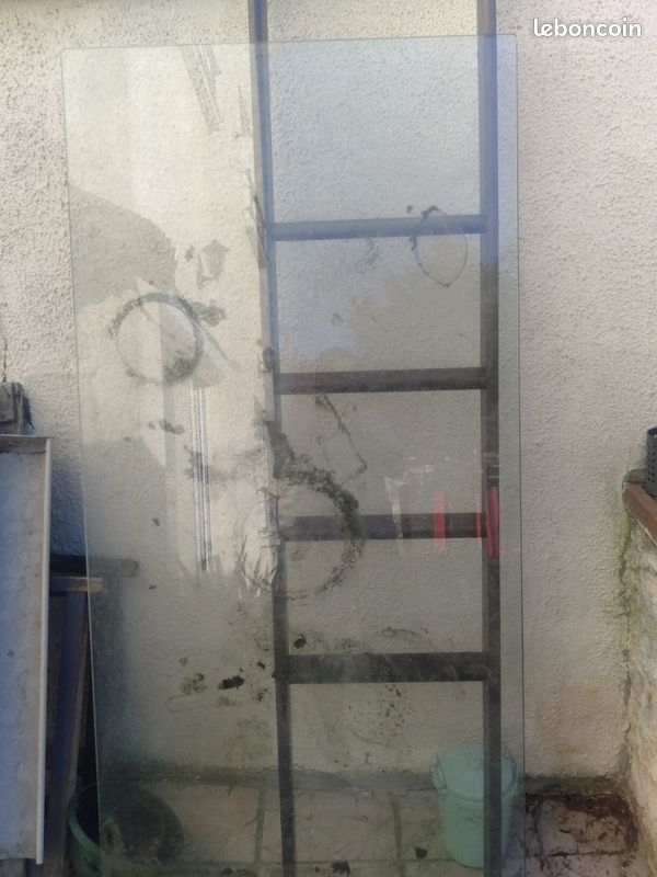 Table en verre (image 1)