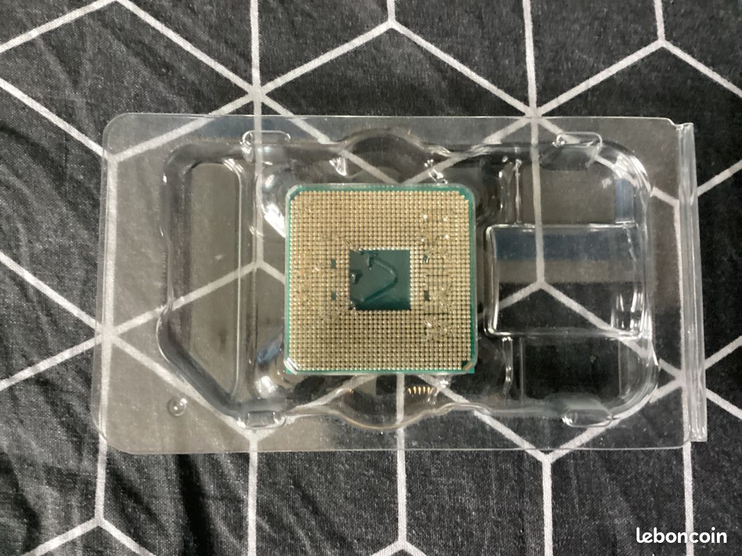 Ryzen 3 2300X (image 2)