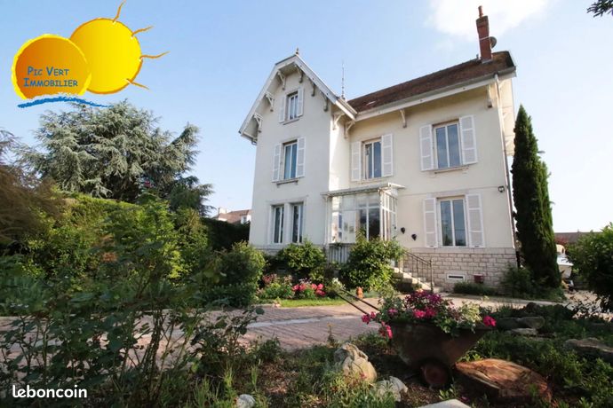 Maison 10 pièces 202 m²