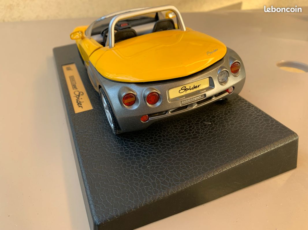 Miniature auto Renault Spider jaune 1/18 sur socle Renault Sport (image 4)