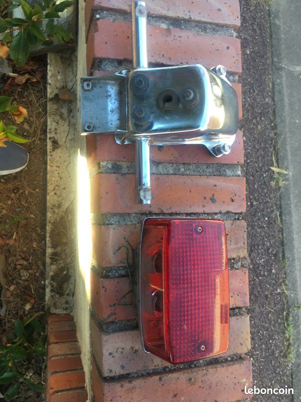 Feu arrière et support pour Honda CB 750 CB 650 (image 1)