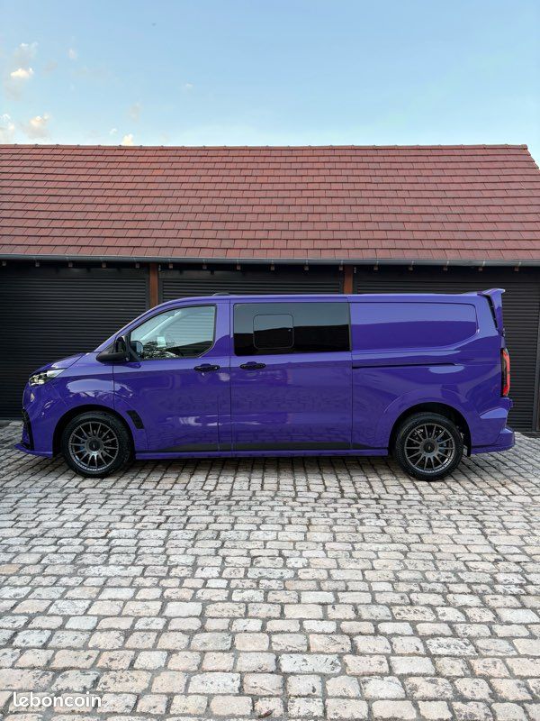 Ford Transit Custom MS-RT L2H1 - PHEV 233 ch – Turini purple SVO – Attelage Électrique – Dash Cam – Phares DSS – Double Porte Latérale – Neuf 70 km (image 2)