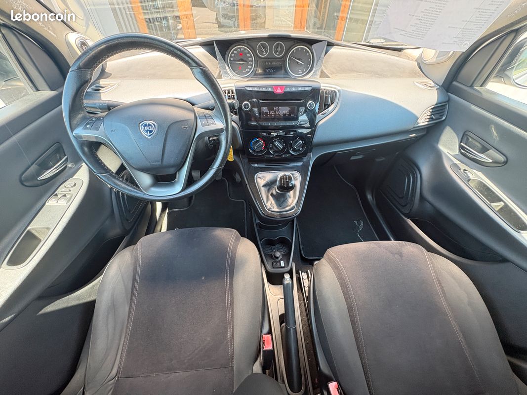 Lancia Ypsilon 1.2 8V 69ch Gold 5 p - Clim, Bluetooth (image 5)