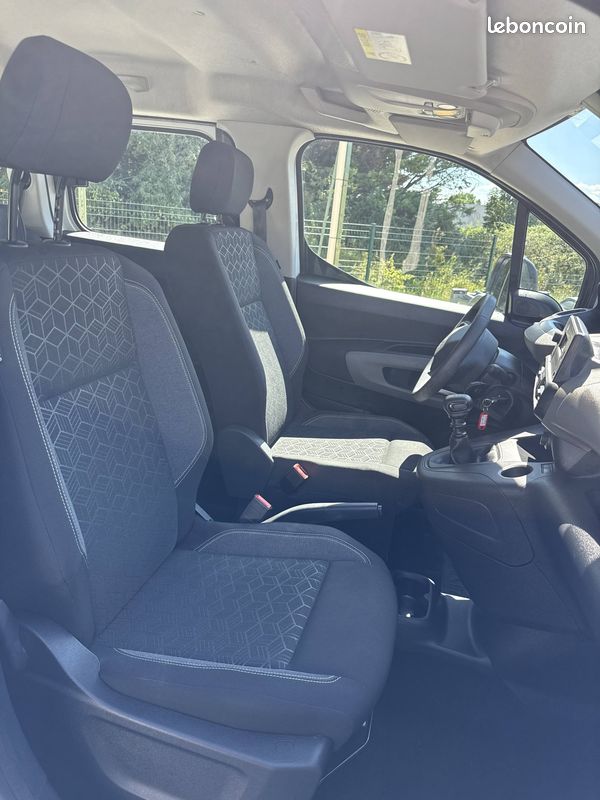 Peugeot Rifter 1.2 PureTech 110ch S&S Stand Pack 2021 (image 7)
