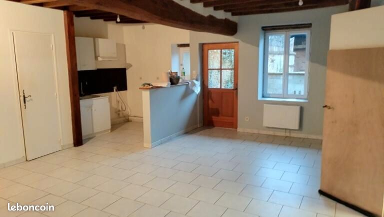 Appartement 1 pièce 80 m² · à Ligny-le-Châtel · 80 m² · 560 €/mois