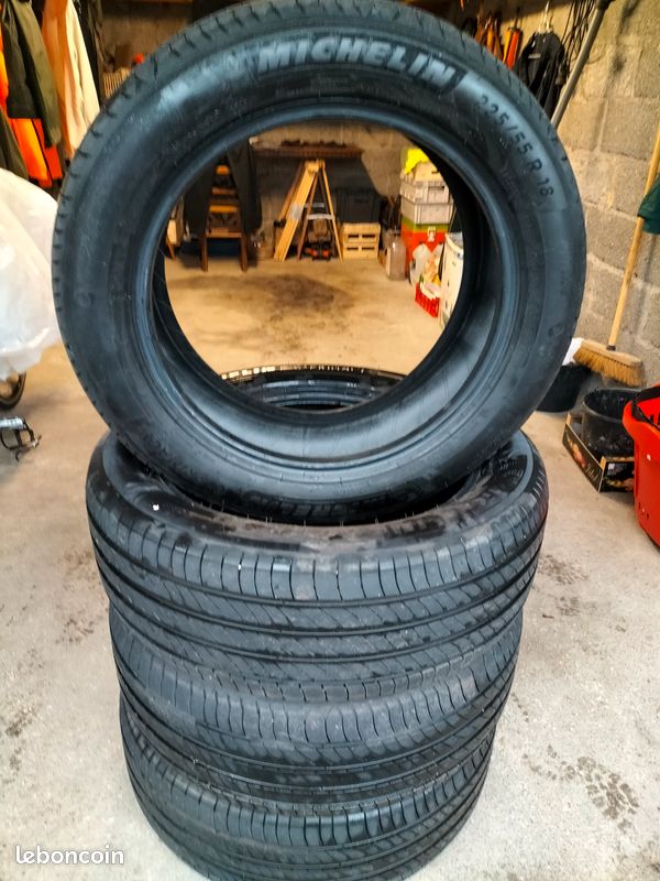 Pneu ete Michelin 225:55:18 102v (825kms) neuf (image 1)
