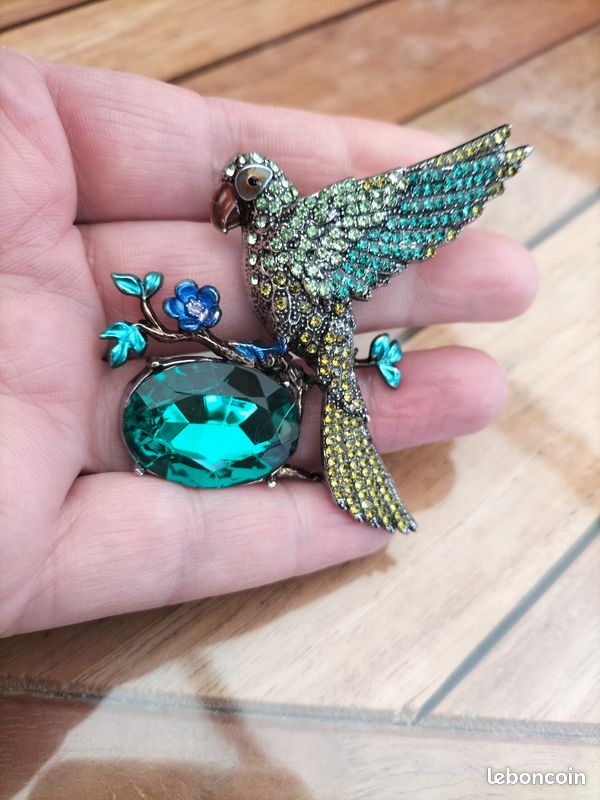 Broche Pendentif Perroquet Avec Strass - Multicolore - Neuve Avec étiquettes