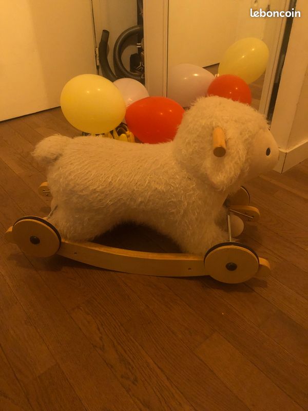 Je vends un mouton à bascule de la marque Vilac (image 1)