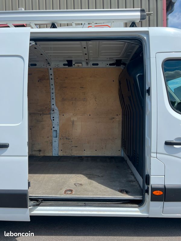 18 500 HT RENAULT MASTER Fourgon L3H2 2.3 Blue dCi 180ch avec Galerie, échelle et attelage (image 8)