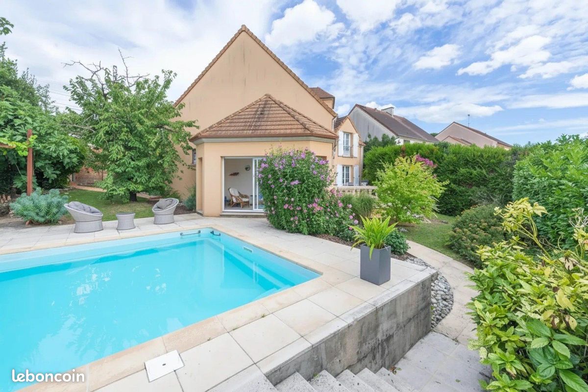 Maison 8 pièces 212 m² · à Triel-sur-Seine · 212 m² · 599 000 €