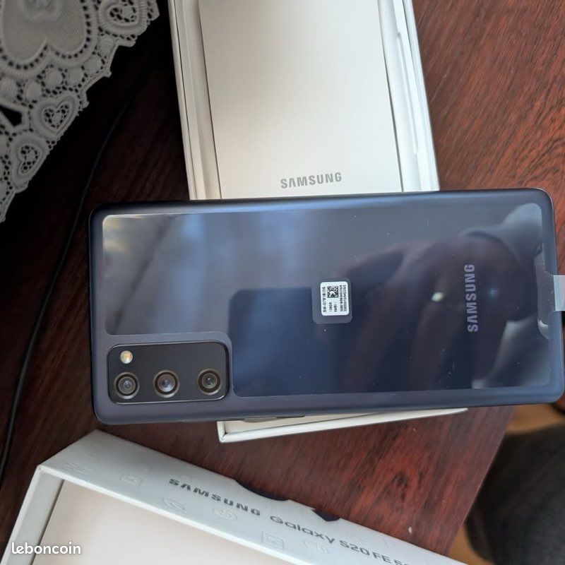 Samsung Galaxy S20 Fe (image 2)