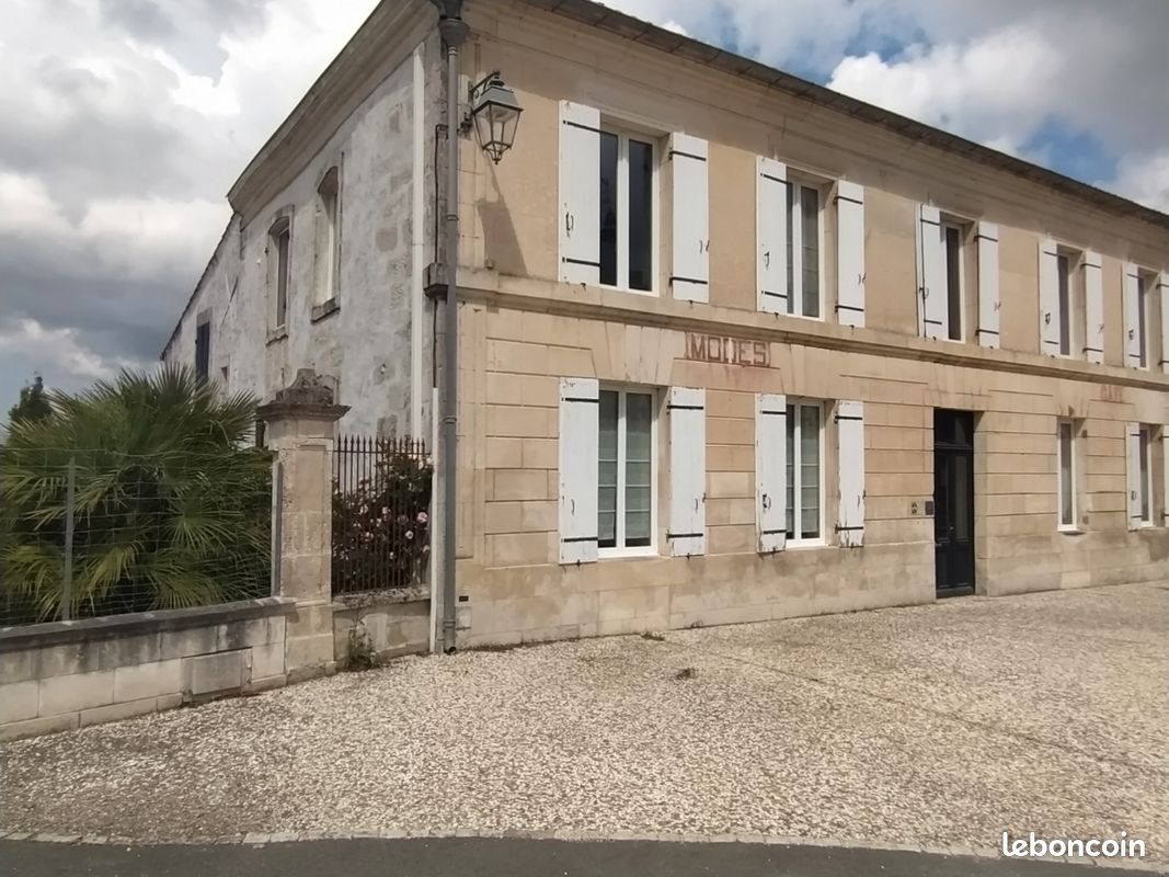 Maison 10 pièces 340 m² · à Épargnes · 340 m² · 400 000 €