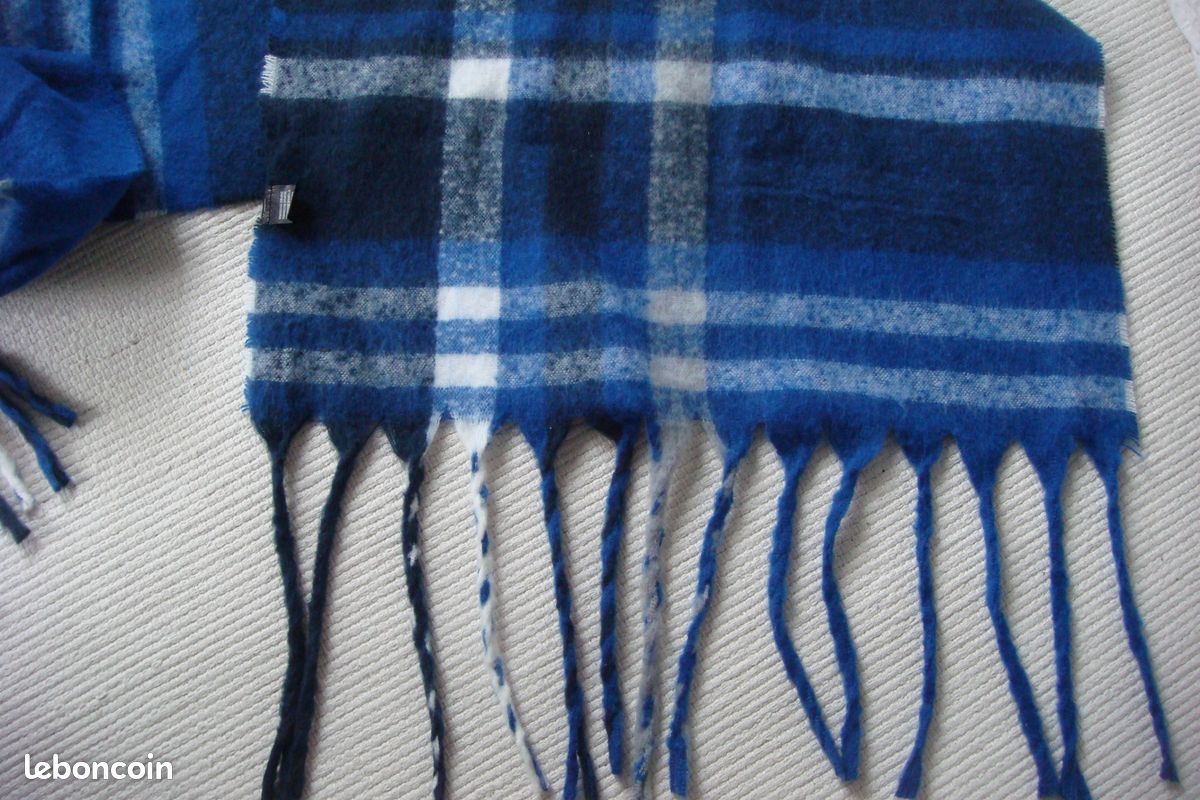 écharpe à franges carreaux indigos bleus et blancs laine et viscose (image 3)