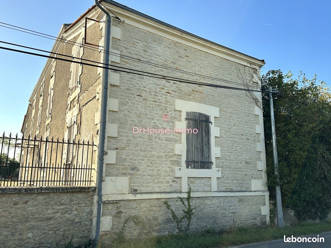 Propriété 12 pièces 430 m² - Xambes 16330 (image principale 5)