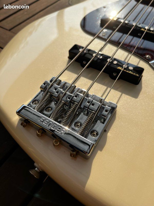 Fender Jazz Bass Player Plus (image 2)