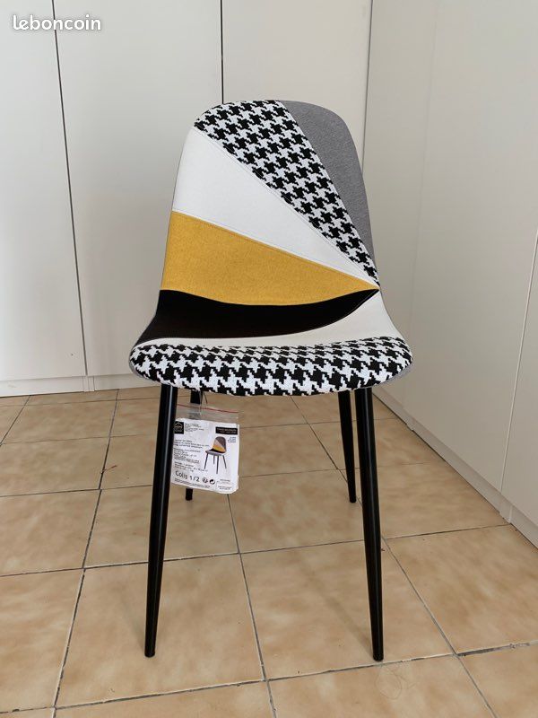 Lot de 2 chaises design pied de poule neuves emballées (image 1)