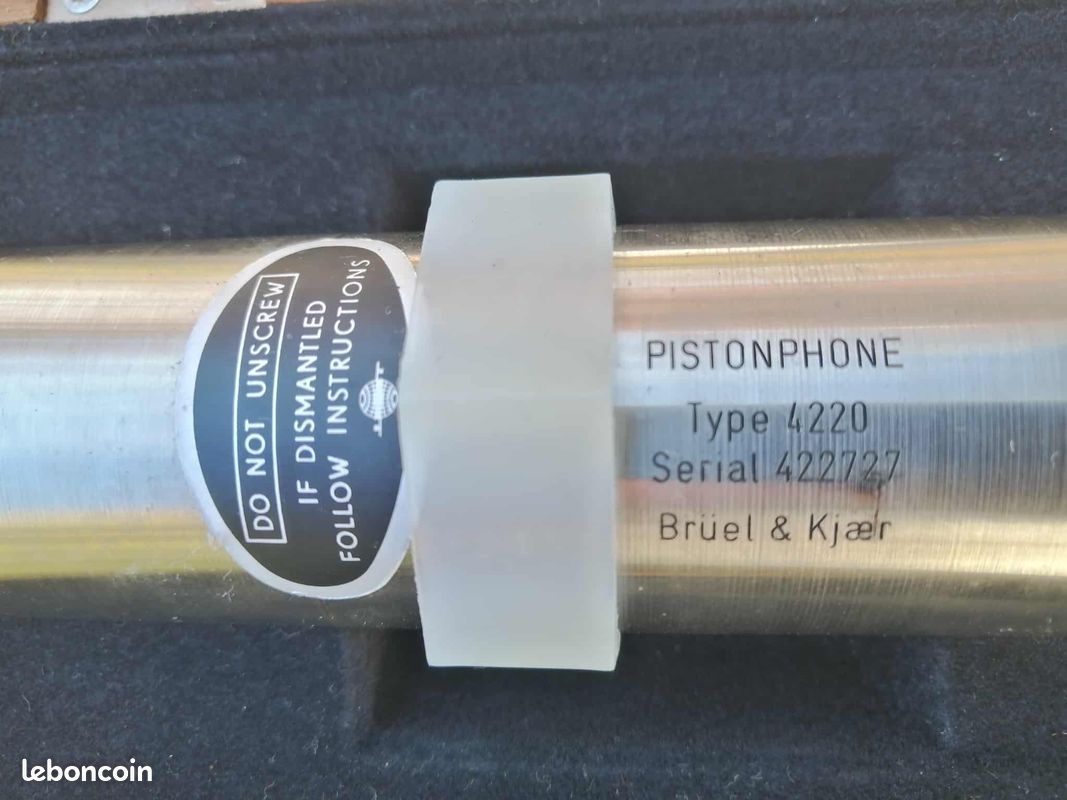 Brüel & Kjaer Pistonphone Type 4220 | Reverb