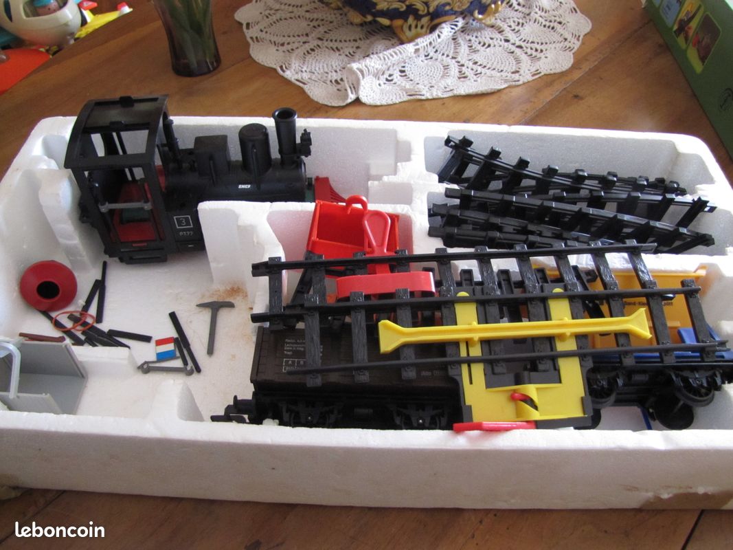 BRIO - Locomotive Dorée puissante à piles sur