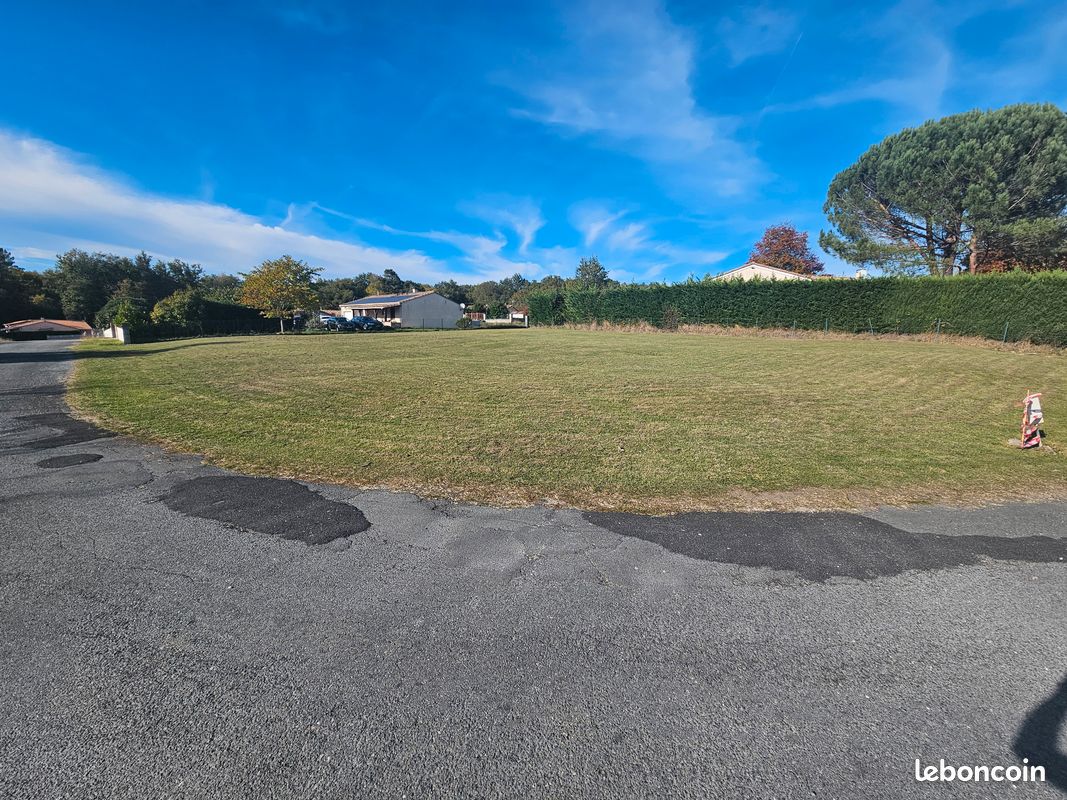 Terrain constructible · à Douville · 24 000 €