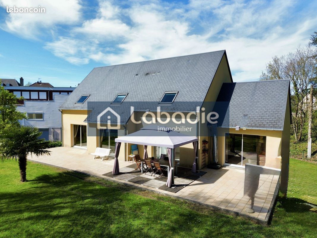 Maison 7 pièces 205 m² · à Vire Normandie · 205 m² · 315 000 €