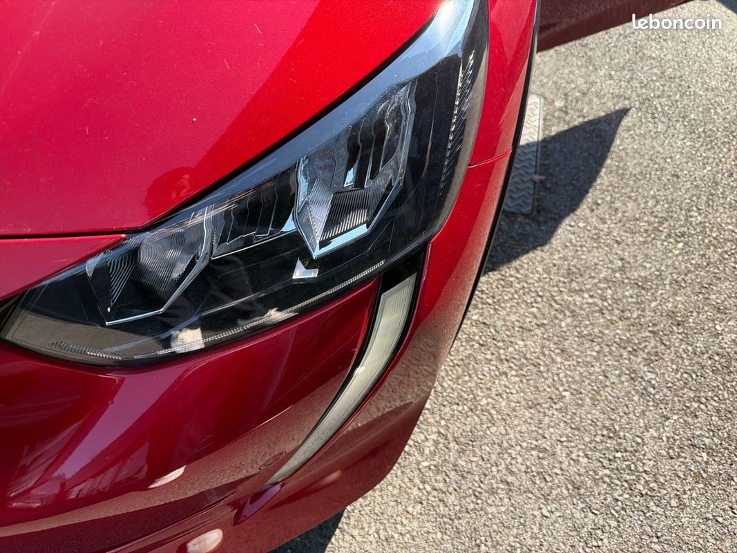 PEUGEOT 208 Electrique 50 kWh 136ch Allure Business (image 8)