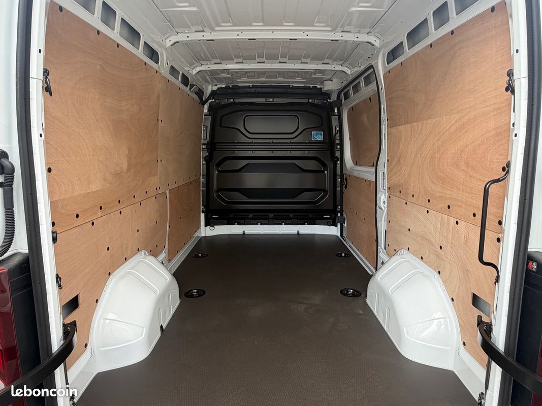RENAULT Master L2H2 Fourgon 2.0 BlueDCI 130 M6 Extra + Options (image 27)