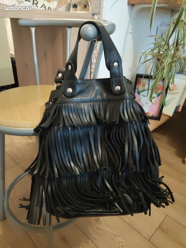 Sac à Main Gérard Darel Tout Cuir Rouge - Occasion En Excellent état, Comme Neuf