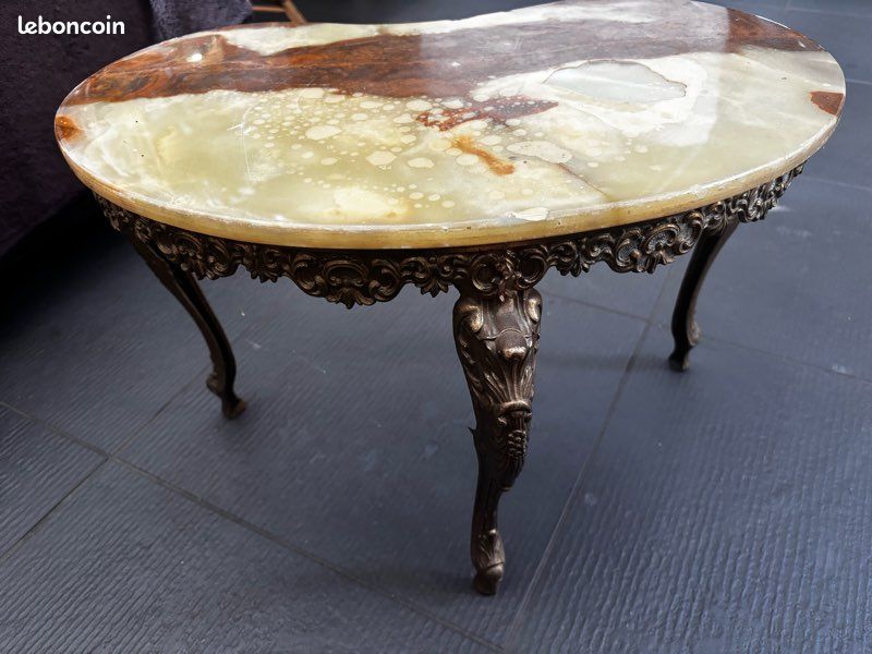 Petite console marbré et support ferrure dorée (image 1)