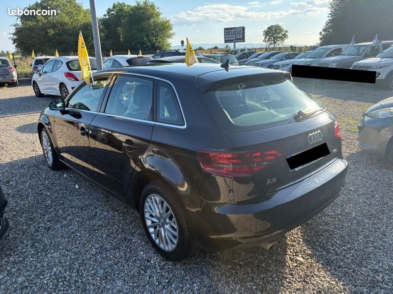 Audi A3 BERLINE 1.6 TDI 105CH FAP AMBIENTE (image 2)