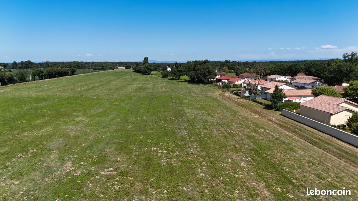 Terrain 802 m² · à Perrex · 802 m² · 85 000 €