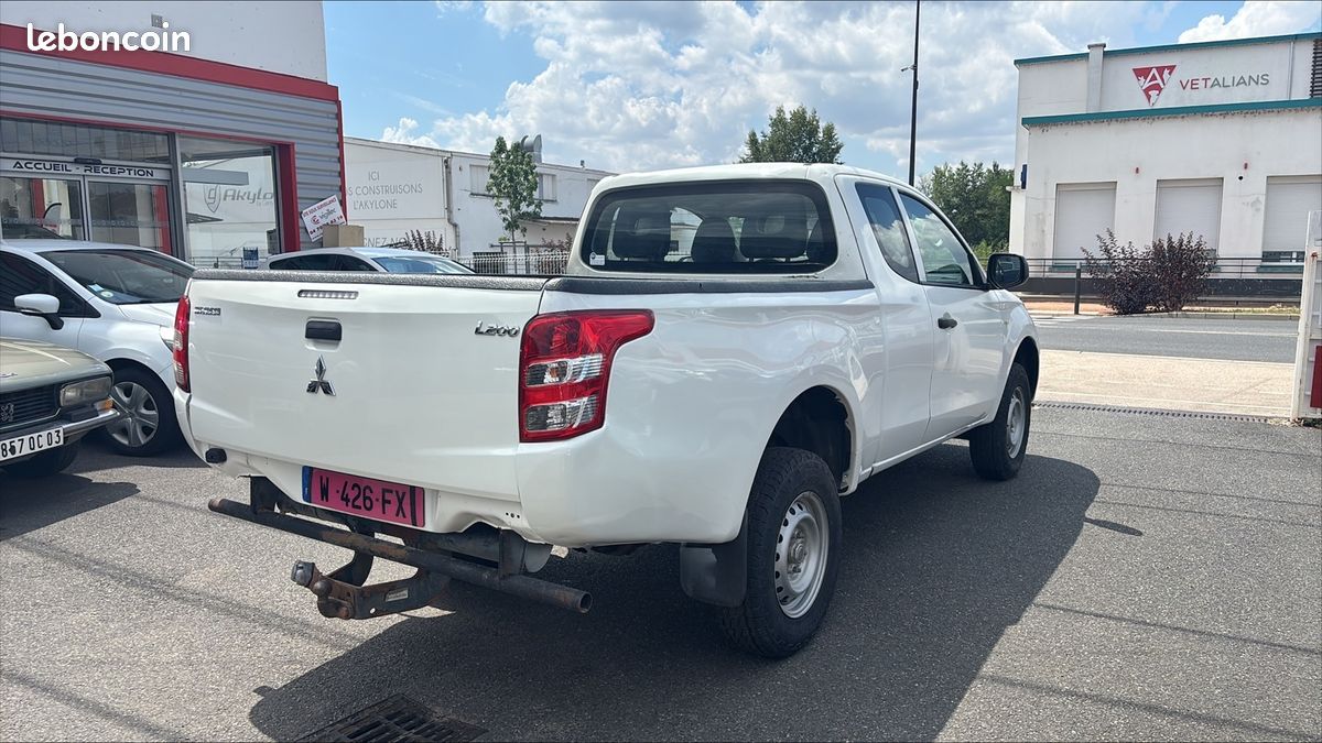 Mitsubishi L200 2.4 DI-D 154CH CLUB CAB INFORM CLIM (image 3)