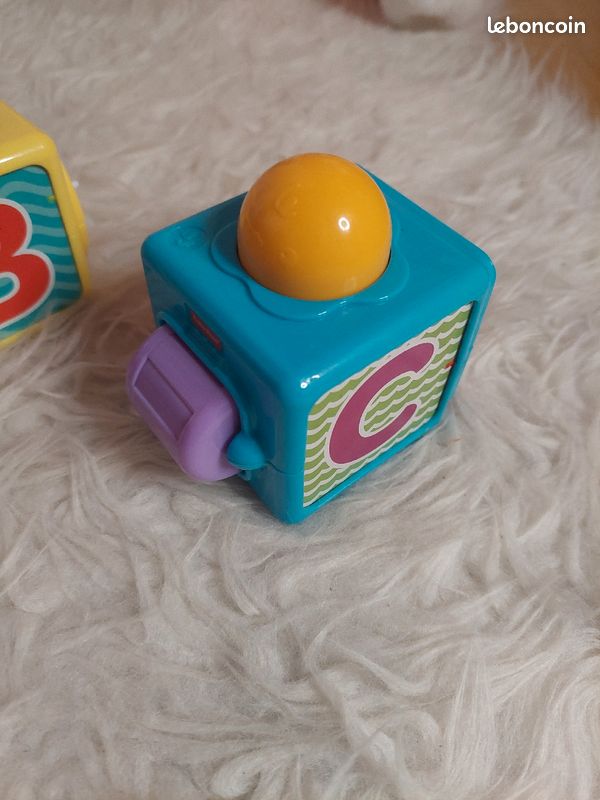 Lot cubes d'activités à emboiter jeux d'éveil bébé Fisher-Price