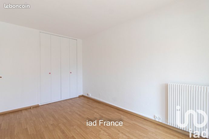 https://img.leboncoin.fr/api/v1/lbcpb1/images/48/50/f9/4850f9652d9cad3fa86c31728c729a548f44af49.jpg?rule=ad-image
