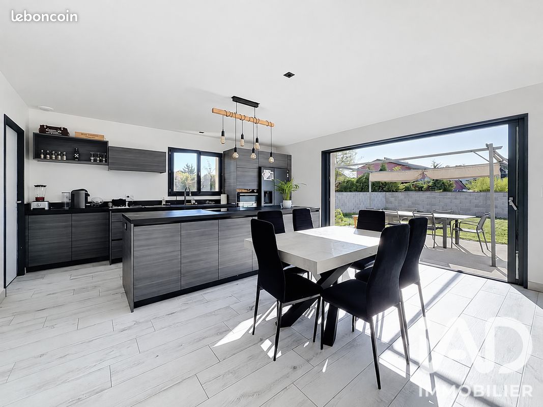 Maison 5 pièces 102 m² · à Pont-de-Chéruy · 102 m² · 339 000 €