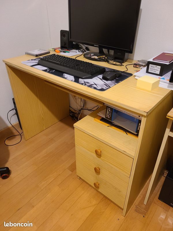 Bureau (image 1)